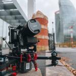 La pianificazione perfetta delle riprese drone sul set cinema La pianificazione perfetta delle riprese drone sul set cinema