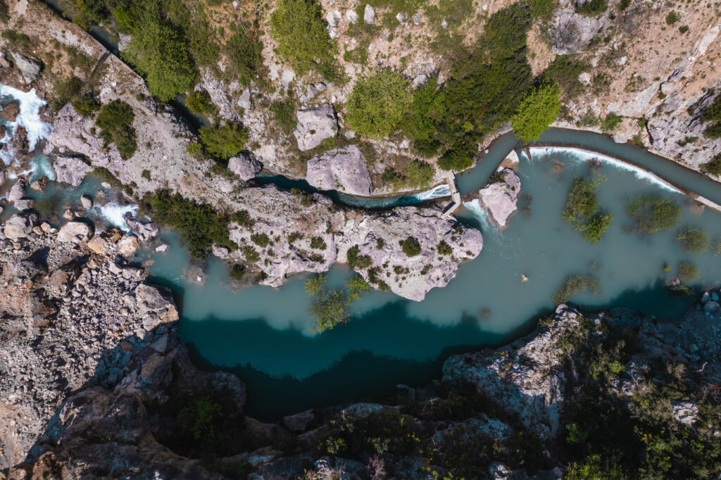 Riprese con drone e storytelling emozionale: quando il movimento racconta