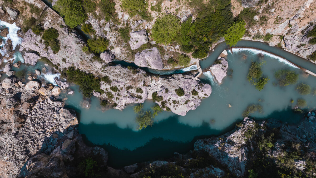 Riprese con drone e continuità visiva: quando la tecnica deve rimanere invisibile Riprese con drone e continuità visiva: quando la tecnica deve rimanere invisibile
