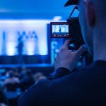 Azienda di produzione video o videomaker singolo: cosa cambia davvero in un progetto professionale Azienda di produzione video o videomaker singolo: cosa cambia davvero in un progetto professionale