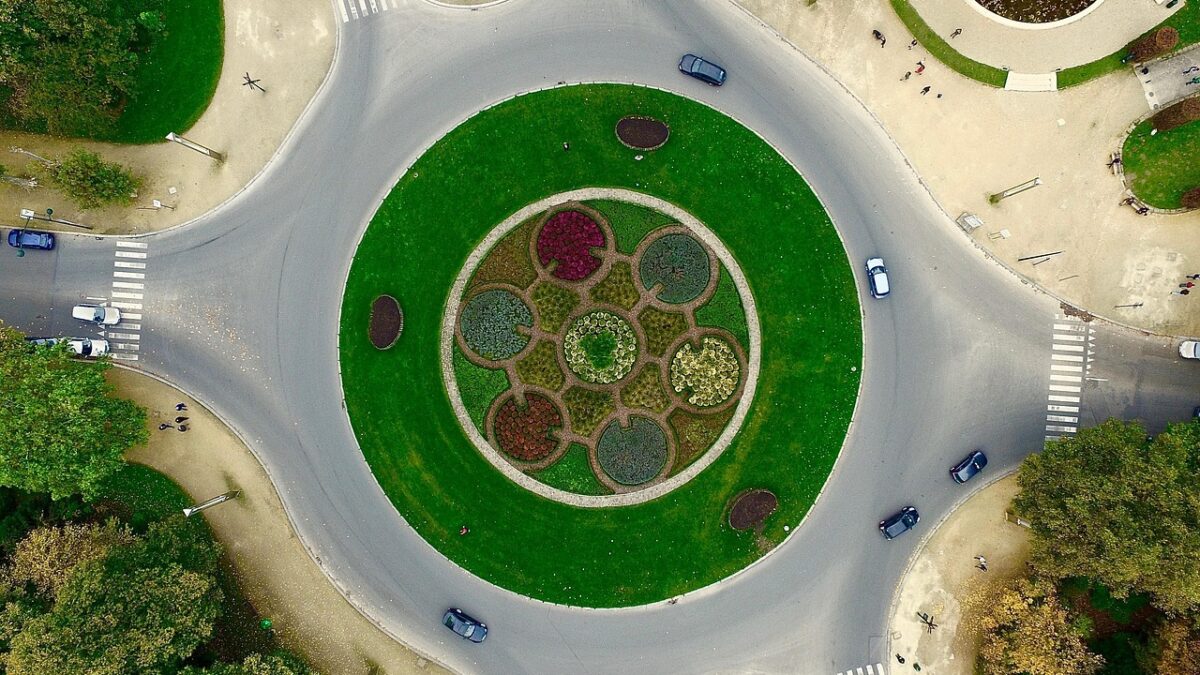 Riprese con drone per storytelling corporate: quando il video aziendale supera il modello istituzionale