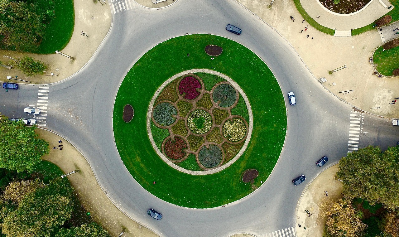 Riprese con drone per storytelling corporate: quando il video aziendale supera il modello istituzionale Riprese con drone per storytelling corporate: quando il video aziendale supera il modello istituzionale
